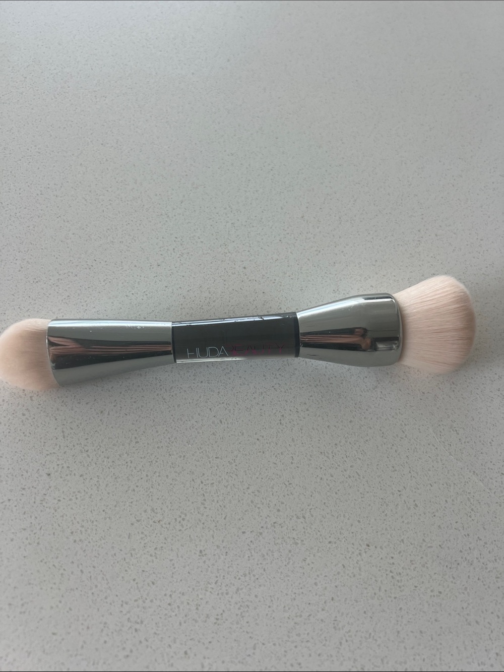 HUDA BEAUTY Double-Ended Powder & Blush Brush - Silver Handle with Pink Bristles